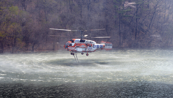 지난 3일 대전시 서구 산직동 산불 진화 현장. 이현정 기자