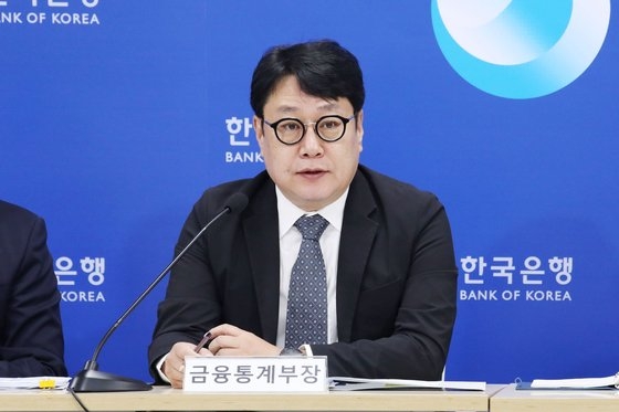 이동원 한국은행 금융통계부장이 11일 오전 서울 중구 한국은행에서 2023년 8월 국제수지 통계의 주요 특징을 설명하고 있다. 한국은행 제공