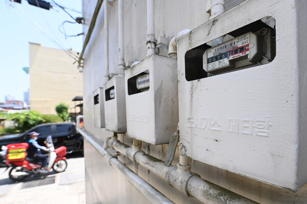 서울 주택가에 전력, 도시가스 량계가 설치돼 있다. 세종일보 DB