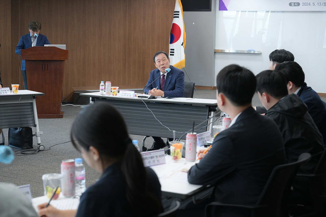 세종시는 행정안전부와 함께 13일 시청에서 지역 청년의 목소리를 국가 청년정책에 반영하기 위해 ‘세종시-중앙부처 청년보좌역 간담회’를 개최했다.