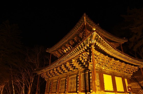 마곡사 야경 사진제공 = 마곡사 홈페이지