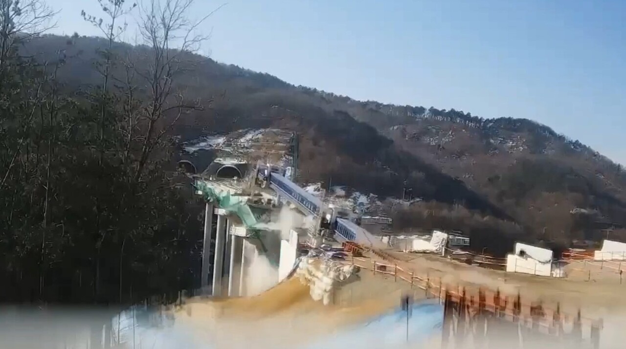 서울세종고속도로 공사 현장 사고 장면 cctv 화면 캡쳐 영상 제공 천안서북경찰서