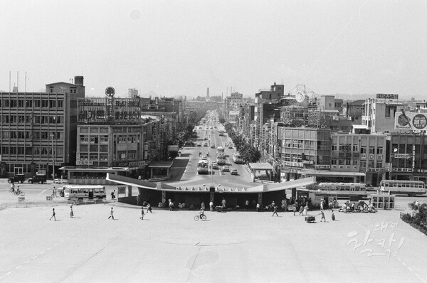 1970년대 대전역 옥상에서 본 도청 방향 거리 전경 
