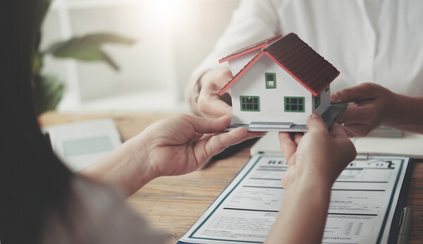 주택 계약. 아이클릭아트 제공 